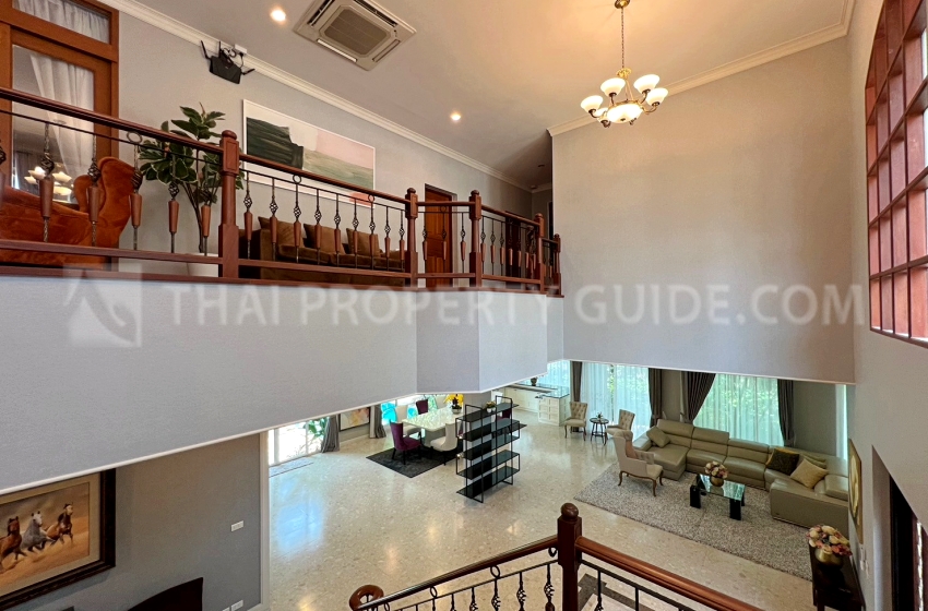 House with Private Pool in Sukhumvit 